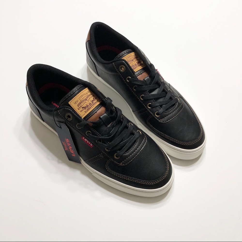 🆕 LEVI’S Black Sneakers • Men’s Sz 9.5 no tags.